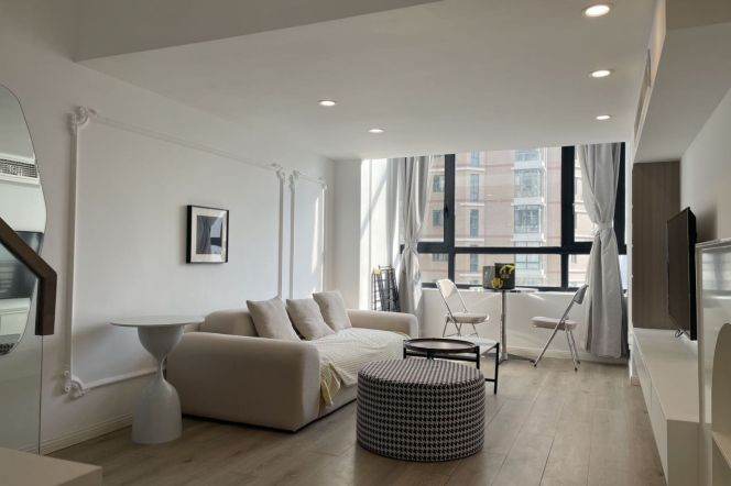2BR Apartment near Changping Rd Metro with Floor-to-Ceiling Windows