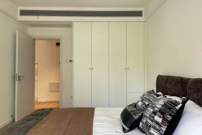 3BR Apartment near Zhongshan Park with Floor-to-Ceiling Windows (L2/L3/L4)