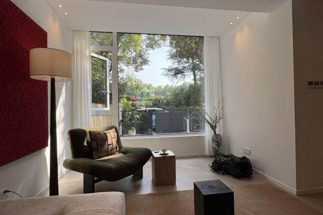Spacious High-Ceiling 5BR Villa in Hongqiao CBD with Green View