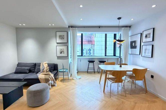 Spacious 1BR Apartment near Nanjing Xi Lu (L2/L12/L13)