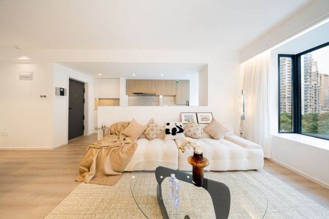 Spacious 2BR Apartment in Jing'an (L7/L13)