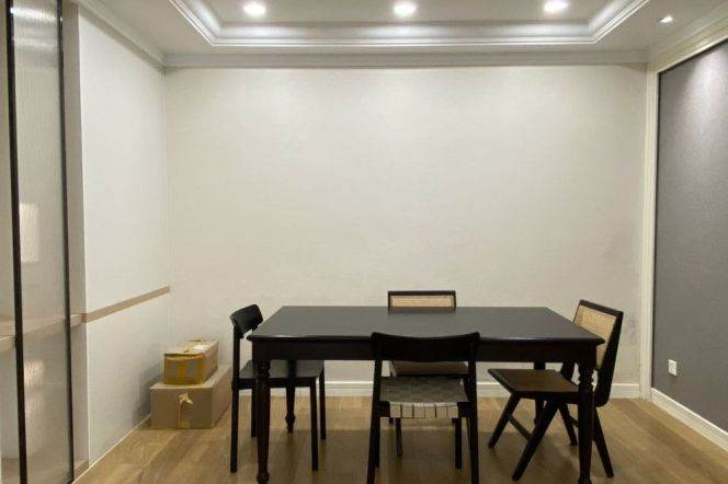 Spacious 2BR Apartment in Old Xuhui (L1/L7)
