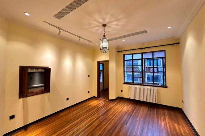 Spacious 2BR Heritage Apartment in Jing'an (L2/L7/L14)
