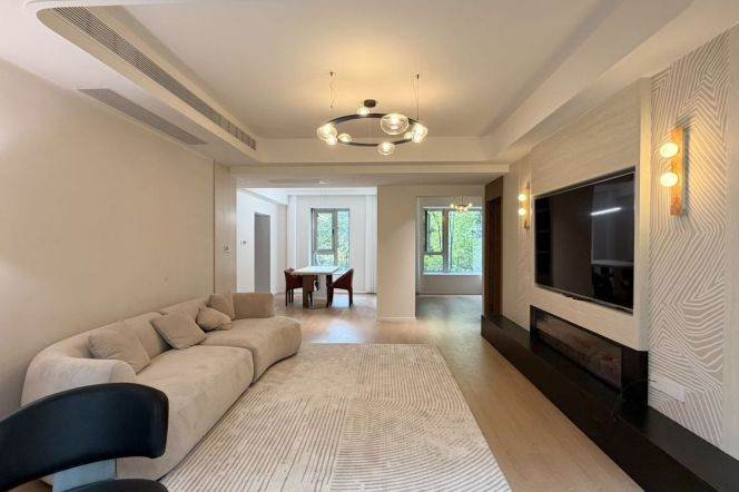 Spacious 2BR Apartment near Century Park Metro