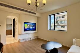 Spacious 1BR Apartment in Jing'an with Green View (L7)