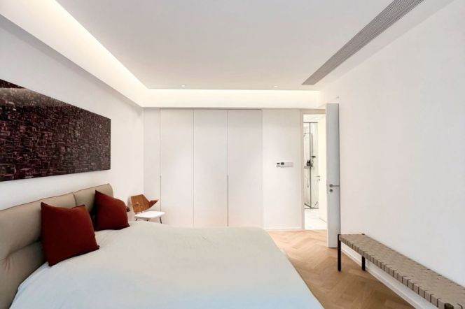High-Floor Spacious 2BR Apartment near Huaihai Lu (L8/L10/L14)