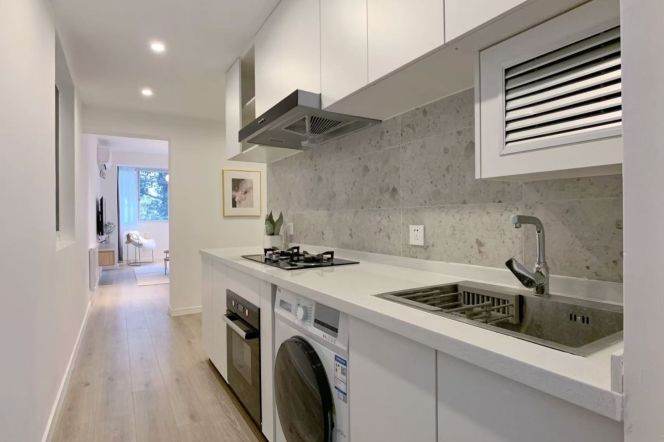 1BR Apartment in Jing'an (L7/L13)