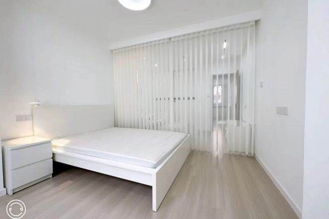 Spacious 1BR Apartment in Gubei (L10)