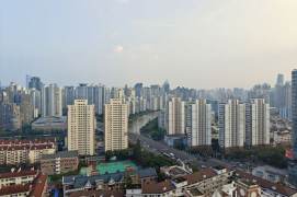 High-Floor 3BR Apartment near Caoyang Road Metro with Outstanding View