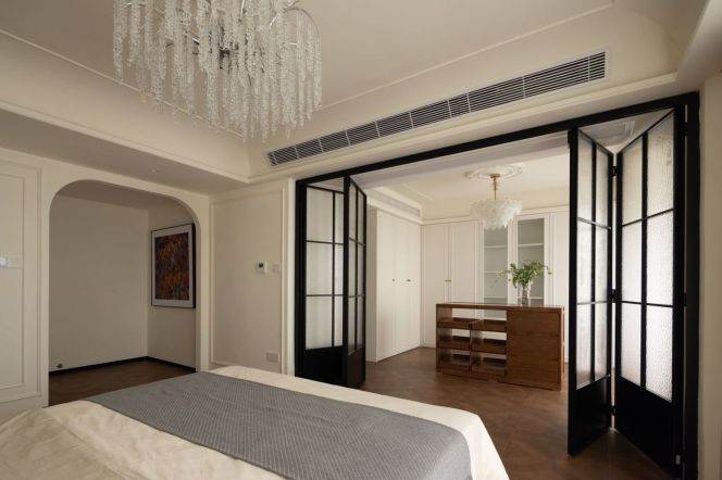 High-Floor Spacious 4BR Apartment near Jiangsu Rd Metro (L2/L11)