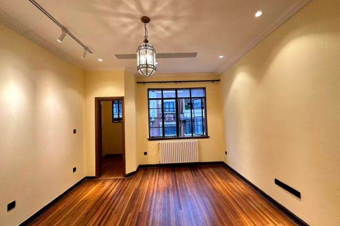 Spacious 2BR Heritage Apartment in Jing'an (L2/L7/L14)