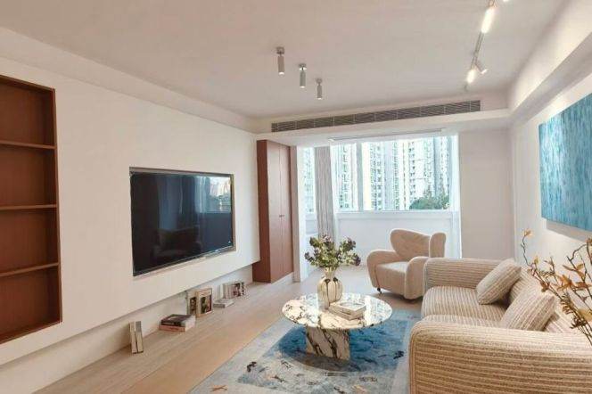 Spacious 2BR Apartment in Jing'an (L7)