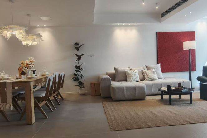 Spacious High-Ceiling 5BR Villa in Hongqiao CBD with Green View