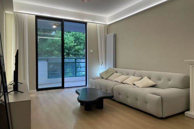 2BR Apartment in Jing'an with Green View (L13/L14)