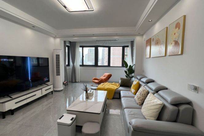 2BR Apartment near Hongqiao Rd Metro (L3/L4/L10)