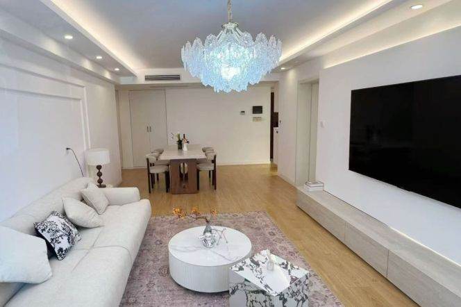 2BR Apartment in Jing'an (L7)