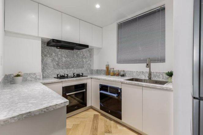 High-Floor Spacious 2BR Apartment near Changshu Rd Metro