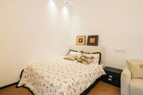 Housing image — Bedroom