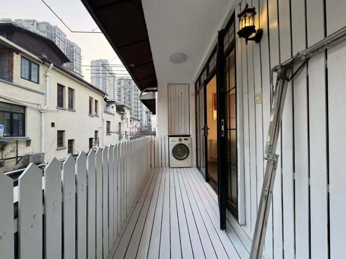 Housing image — Balcony