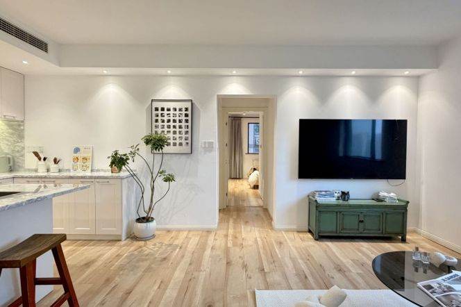 High-Floor 3BR Apartment near Nanjing Xi Lu (L2/L12/L13)