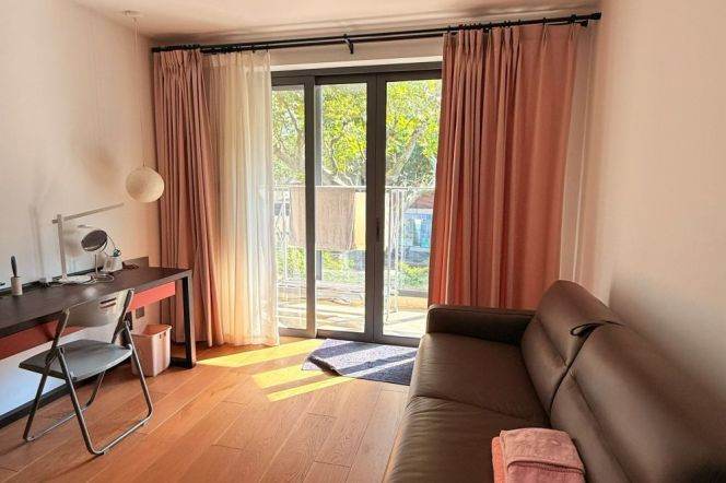 2BR Apartment near Jiangsu Rd Metro