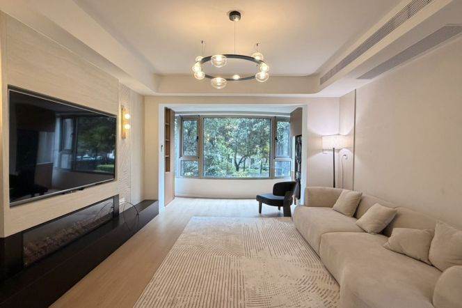 Spacious 2BR Apartment near Century Park Metro