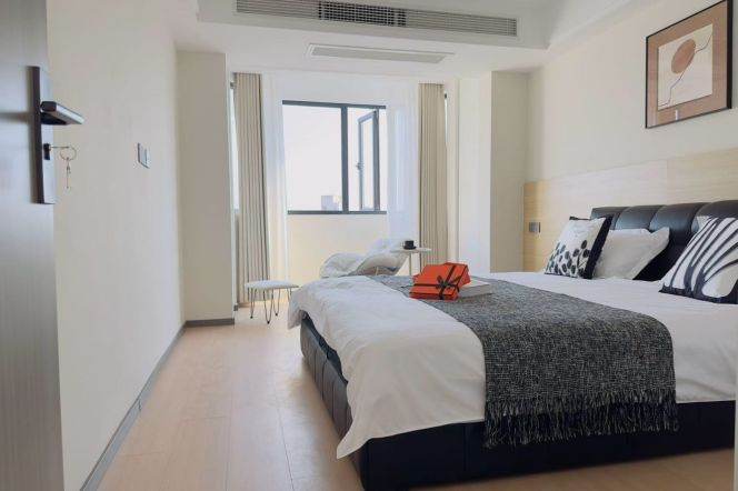 Spacious 1BR Apartment in Gubei (L2/L3/L4)