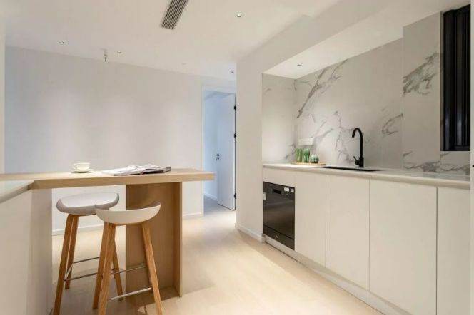 3BR Apartment near Jiangsu Rd Metro