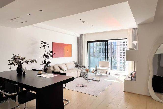 High-Floor Spacious 2BR Apartment near Hanzhong Rd Metro (L1/L3/L4/L12/L13)