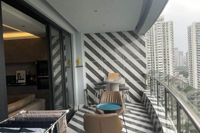 High-Floor 4BR Apartment near Nanjing Xi Lu (L2/L12/L13)