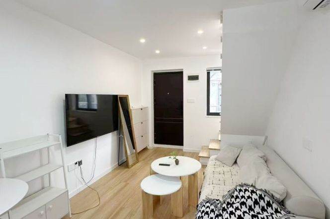 1BR Apartment in Jing'an