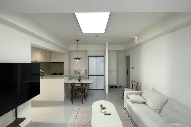 2BR Apartment at West Nanjing Road Greenland with Floor-to-Ceiling Windows (L2/L11)