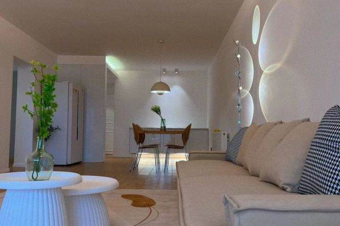 High-Floor High-Ceiling 3BR Apartment at Shanghai Grand Plaza (Compound) with Outstanding View