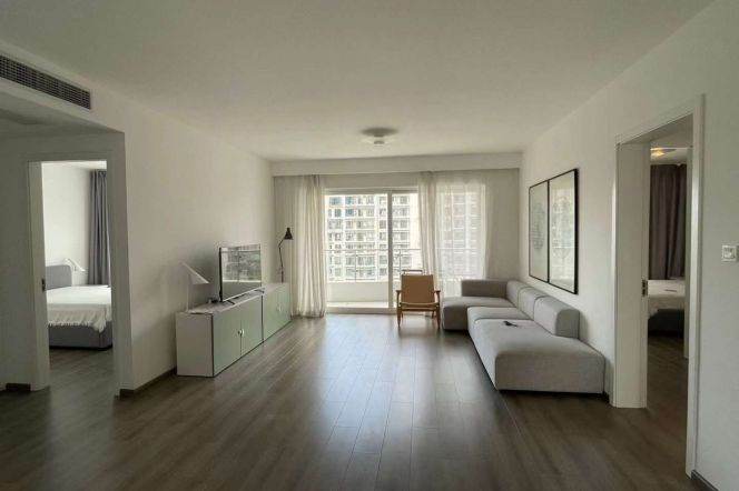 3BR Apartment at Top Of City (L13)