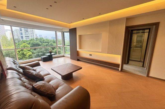 Spacious 2BR Apartment near Yuanshen Sports Center Stadium with Green View (L6)