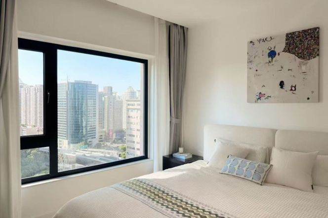 High-Floor Spacious 2BR Apartment near Hanzhong Rd Metro (L1/L3/L4/L12/L13)