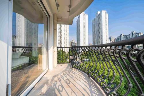 Housing image — Balcony