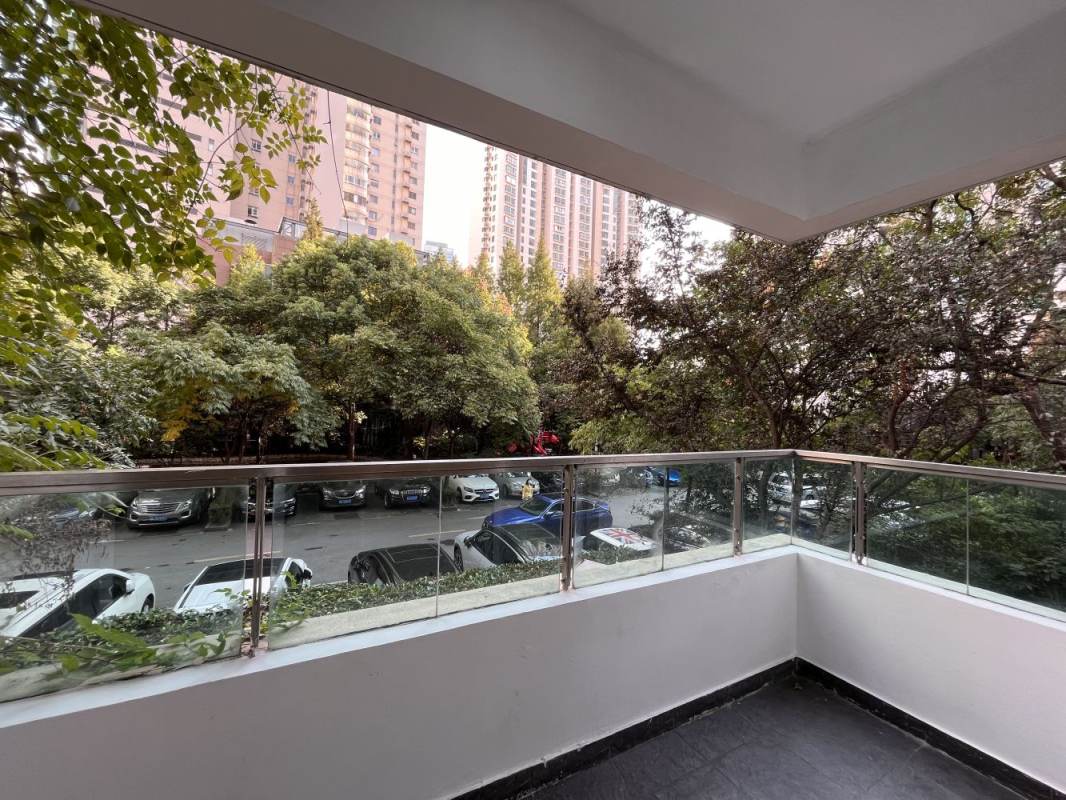 Housing image — Balcony