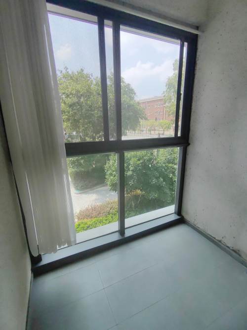 Housing image — Balcony