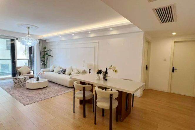 2BR Apartment in Jing'an (L7)