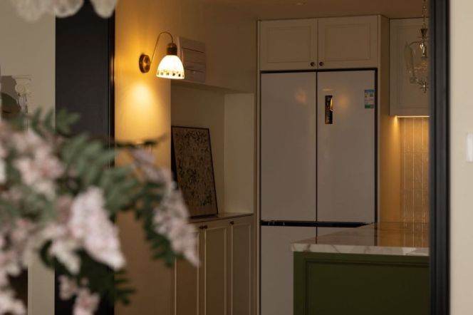 High-Floor Spacious High-Ceiling 4BR Apartment near Jiangsu Rd Metro with Floor-to-Ceiling Windows (L2/L11)