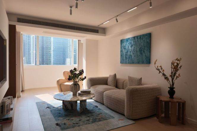 2BR Apartment in Jing'an with Green View (L7)