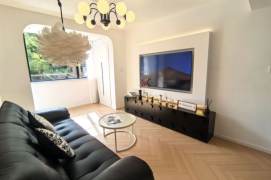 2BR Apartment in Gubei with Green View