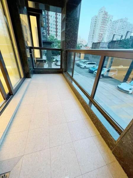 Housing image — Balcony