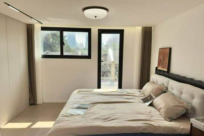 2BR Lane House in Jing'an with Terrace