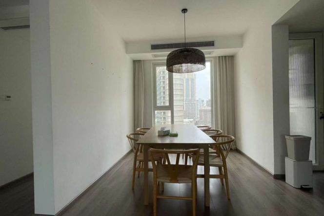 3BR Apartment at Top Of City (L13)