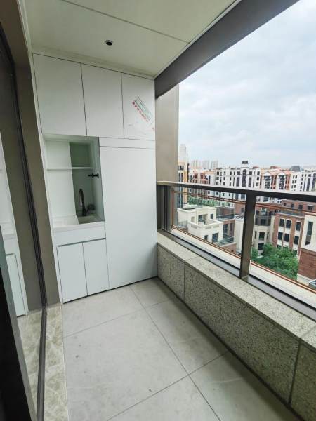 Housing image — Balcony