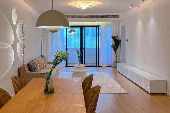 High-Floor High-Ceiling 3BR Apartment at Shanghai Grand Plaza (Compound) with Outstanding View